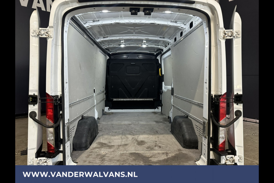 Ford Transit 2.0 TDCI 131pk L3H2 Euro6 Airco | Navigatie | Camera | Cruisecontrol Apple Carplay, Android Auto, Stoelverwarming, verwarmde voorruit, Parkeersensoren, Bijrijdersbank