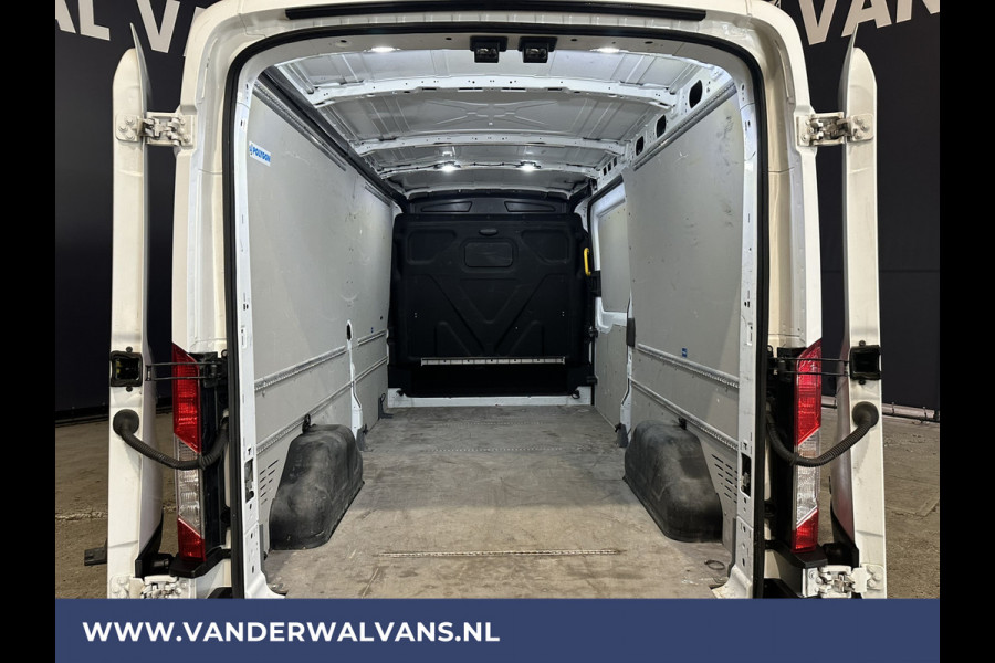 Ford Transit 2.0 TDCI 131pk L3H2 Euro6 Airco | Navigatie | Camera | Cruisecontrol Apple Carplay, Android Auto, Stoelverwarming, verwarmde voorruit, Parkeersensoren, Bijrijdersbank