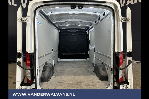 Ford Transit 2.0 TDCI 131pk L3H2 Euro6 Airco | Navigatie | Camera | Cruisecontrol Apple Carplay, Android Auto, Stoelverwarming, verwarmde voorruit, Parkeersensoren, Bijrijdersbank