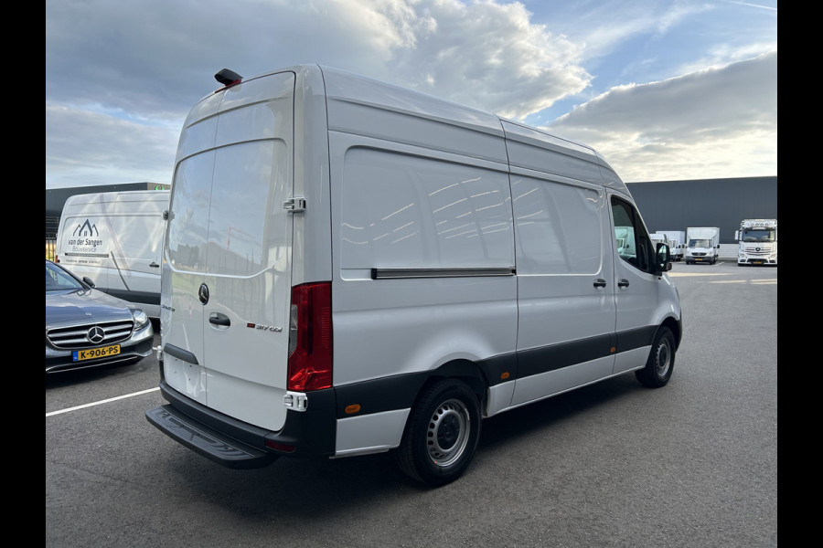 Mercedes-Benz Sprinter 317 CDI L2 H2 9G-TRONIC / MBUX / Camera / Parkeersensoren / Navigatie / Cruise control / Airco / 270 Graden achterdeuren