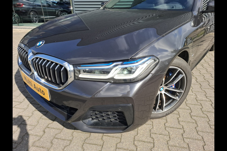 BMW 5 Serie Touring 530e xDrive M Sport Plug in Hybrid PHEV | Panodak | Trekhaak af Fabriek | Lederen Sportstoelen | Laser LED | Harman Kardon | Adaptive Cruise | Head Up | 360 Camera |