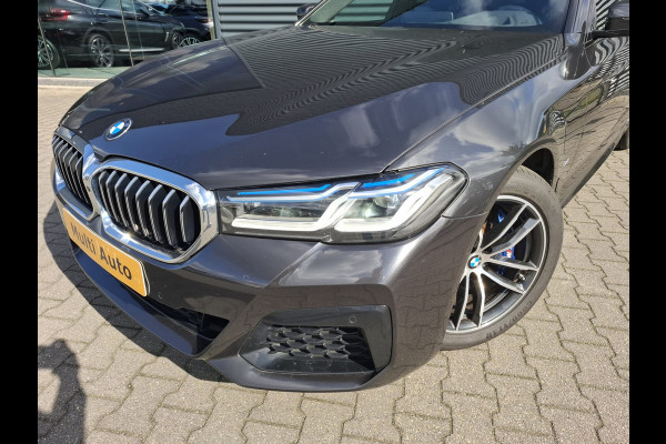 BMW 5 Serie Touring 530e xDrive M Sport Plug in Hybrid PHEV | Panodak | Trekhaak af Fabriek | Lederen Sportstoelen | Laser LED | Harman Kardon | Adaptive Cruise | Head Up | 360 Camera |