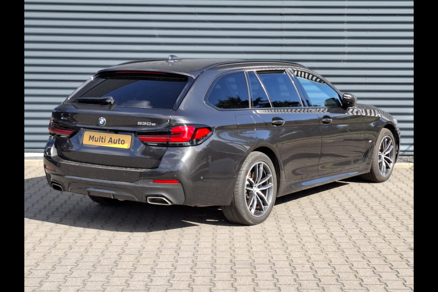 BMW 5 Serie Touring 530e xDrive M Sport Plug in Hybrid PHEV | Panodak | Trekhaak af Fabriek | Lederen Sportstoelen | Laser LED | Harman Kardon | Adaptive Cruise | Head Up | 360 Camera |