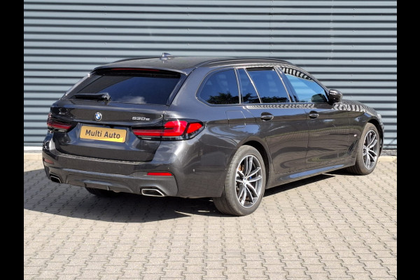 BMW 5 Serie Touring 530e xDrive M Sport Plug in Hybrid PHEV | Panodak | Trekhaak af Fabriek | Lederen Sportstoelen | Laser LED | Harman Kardon | Adaptive Cruise | Head Up | 360 Camera |