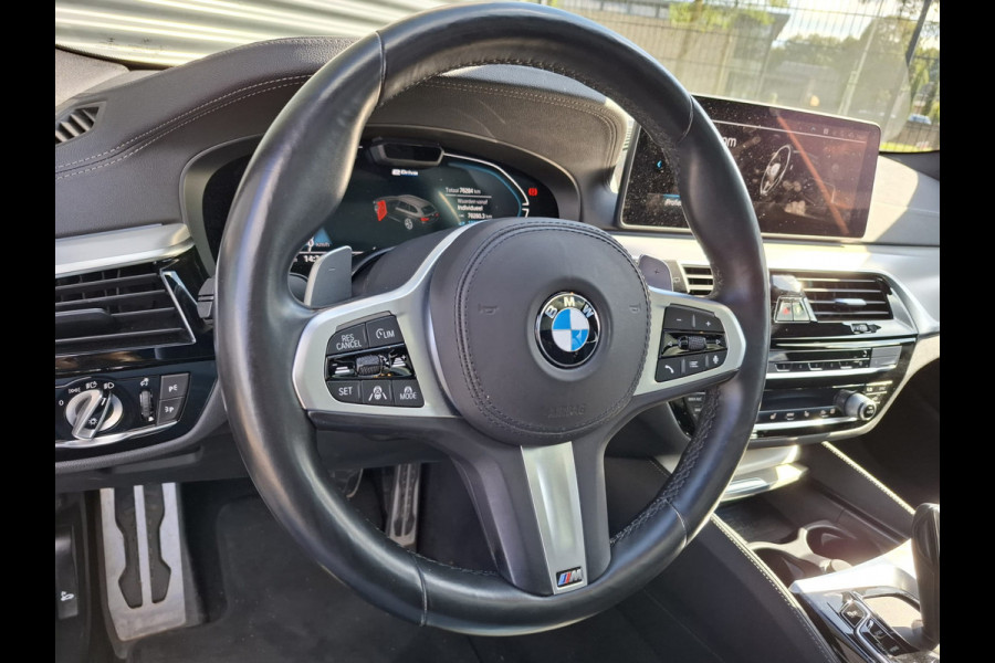 BMW 5 Serie Touring 530e xDrive M Sport Plug in Hybrid PHEV | Panodak | Trekhaak af Fabriek | Lederen Sportstoelen | Laser LED | Harman Kardon | Adaptive Cruise | Head Up | 360 Camera |