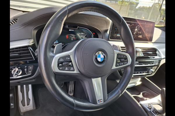 BMW 5 Serie Touring 530e xDrive M Sport Plug in Hybrid PHEV | Panodak | Trekhaak af Fabriek | Lederen Sportstoelen | Laser LED | Harman Kardon | Adaptive Cruise | Head Up | 360 Camera |