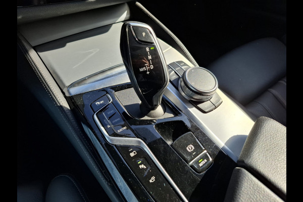 BMW 5 Serie Touring 530e xDrive M Sport Plug in Hybrid PHEV | Panodak | Trekhaak af Fabriek | Lederen Sportstoelen | Laser LED | Harman Kardon | Adaptive Cruise | Head Up | 360 Camera |