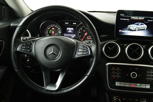 Mercedes-Benz CLA-Klasse 180 Ambition Automaat (CAMERA, NAVIGATIE, CRUISE, PDC, LED, NL-AUTO, GOED ONDERHOUDEN)