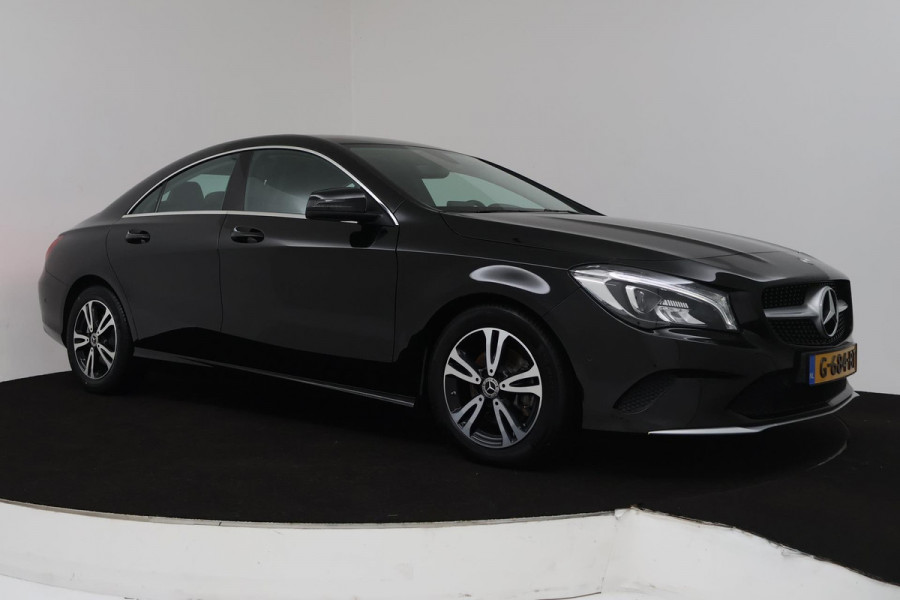 Mercedes-Benz CLA-Klasse 180 Ambition Automaat (CAMERA, NAVIGATIE, CRUISE, PDC, LED, NL-AUTO, GOED ONDERHOUDEN)