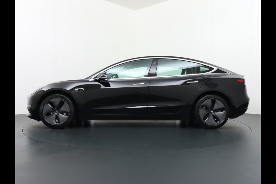 Tesla Model 3 SR+60kWh 325PK AutoPilot FSD.vb Leer PanoDak Adaptive cruise 18" Camera's Elektr.-Stuur+Stoelen+Spiegels+Geheugen+Easy-Entry+Ver Ecc Navigatiesysteem full map LED-a+v Comfortstoel(en) ACC Dual-ECC DAB Voorverwarmen interieur via App Keyless via Telefoonsleutel One-Pedal-Drive Origin. NLse auto !