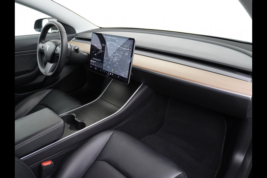 Tesla Model 3 SR+60kWh 325PK AutoPilot FSD.vb Leer PanoDak Adaptive cruise 18" Camera's Elektr.-Stuur+Stoelen+Spiegels+Geheugen+Easy-Entry+Ver Ecc Navigatiesysteem full map LED-a+v Comfortstoel(en) ACC Dual-ECC DAB Voorverwarmen interieur via App Keyless via Telefoonsleutel One-Pedal-Drive Origin. NLse auto !