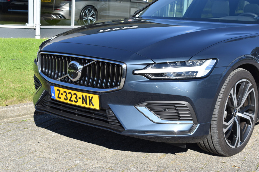 Volvo V60 T6 350PK Automaat Recharge AWD Plus Bright | ACC | Panoramadak | 360 camera | Stuurverwarming | 19"LMV | Elektr. stoel