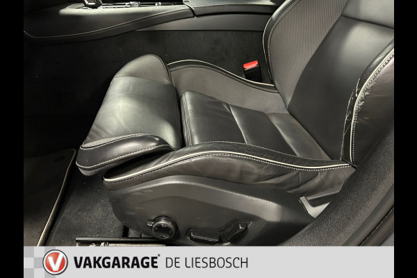 Volvo V60 2.0 T8 Twin Engine AWD R-Design 300pk / Leder / camera / trekhaak / Harman-Kardon