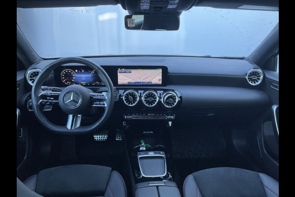 Mercedes-Benz A-Klasse 250 e PHEV AMG Line Facelift Pano.dak Cam Led COMPLEET!