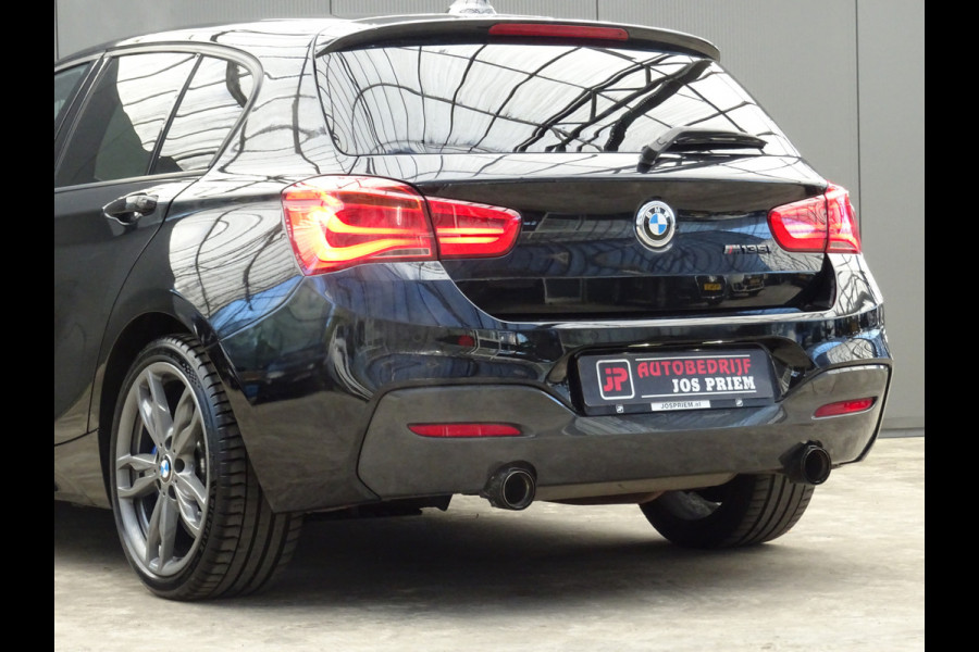 BMW 1-serie M135i xDrive * H/K * XENON * M-PAKKET !!