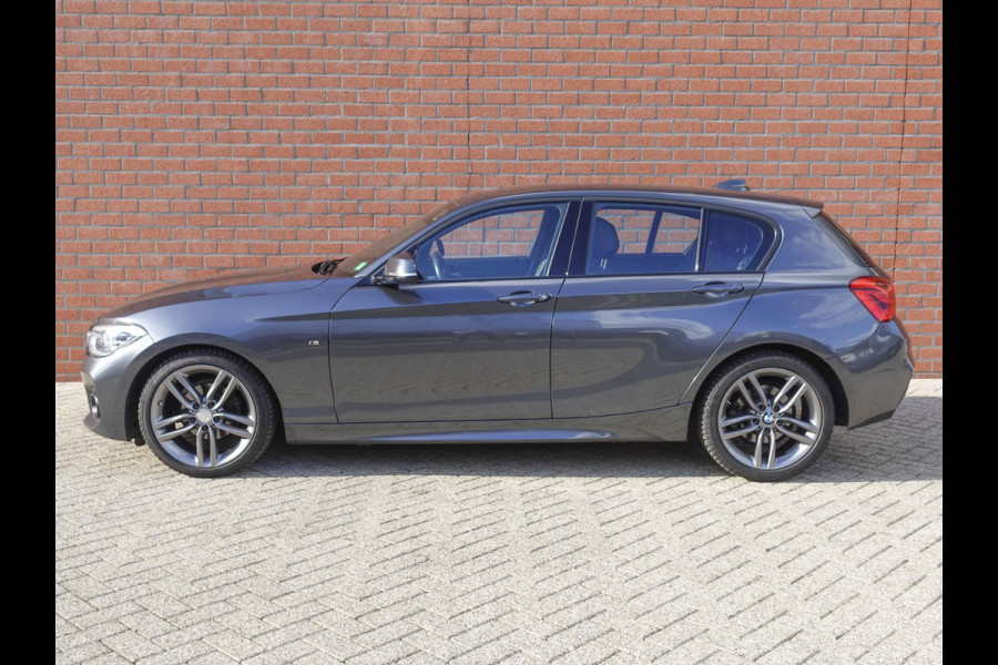 BMW 1-serie 118i Edition M Sport Shadow High Executive LED verlichting Leder sportstoelen 18 inch velgen parkeersensoren voor en achter Multimedia voorbereiding etc.