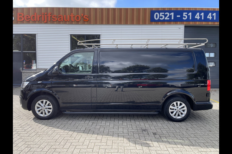 Volkswagen Transporter 2.0 TDI 150pk T6.1 DSG automaat L2H1 28 Highline / vaste prijs rijklaar € 27.950 ex btw / lease vanaf € 455 / airco / cruise / navi / lichtmetalen velgen / trekhaak / camera !