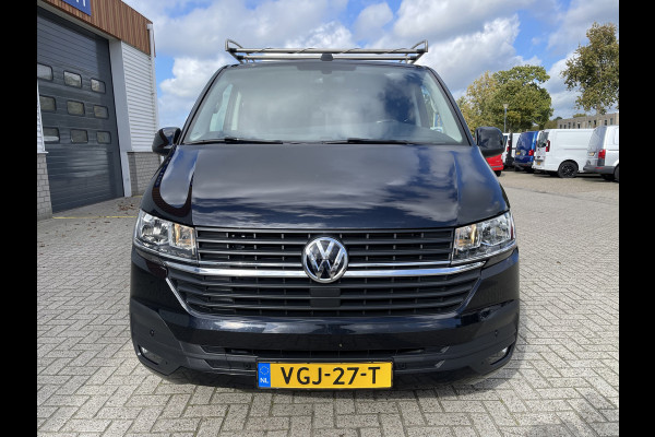 Volkswagen Transporter 2.0 TDI 150pk T6.1 DSG automaat L2H1 28 Highline / vaste prijs rijklaar € 27.950 ex btw / lease vanaf € 455 / airco / cruise / navi / lichtmetalen velgen / trekhaak / camera !