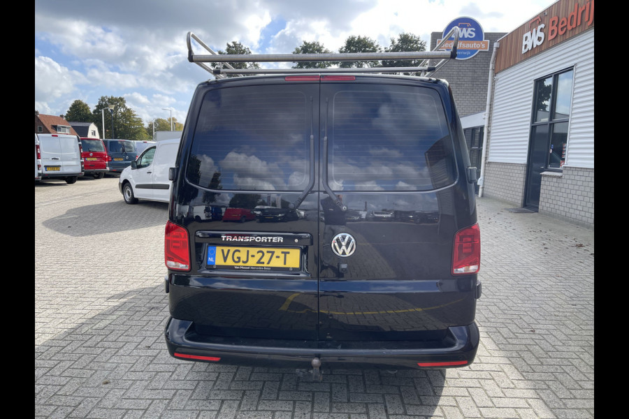 Volkswagen Transporter 2.0 TDI 150pk T6.1 DSG automaat L2H1 28 Highline / vaste prijs rijklaar € 27.950 ex btw / lease vanaf € 455 / airco / cruise / navi / lichtmetalen velgen / trekhaak / camera !