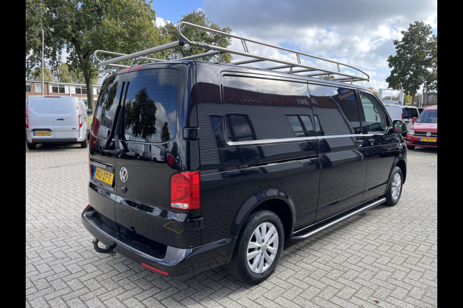 Volkswagen Transporter 2.0 TDI 150pk T6.1 DSG automaat L2H1 28 Highline / vaste prijs rijklaar € 27.950 ex btw / lease vanaf € 455 / airco / cruise / navi / lichtmetalen velgen / trekhaak / camera !