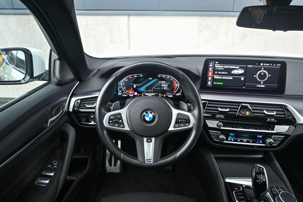 BMW 5 Serie Touring 530d *M-Sport / Soft-Close / HUD /  Panorama / Harman-Kardon / Surround View*