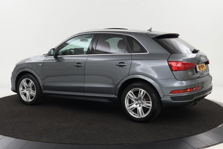 Audi Q3 2.0 TFSI quattro | Panoramadak | Stoelverwarming | Trekhaak | Camera | MirrorLink | Navigatie | Side Assist | Keyless | Xenon