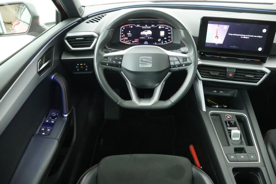 Seat Leon 1.5 eTSI FR Launch Edition | Panoramadak | Stoel & stuurverwarming | BeatsAudio | Camera | Adaptive cruise | Memory | Chassis Control | Carplay | Keyless | Full LED