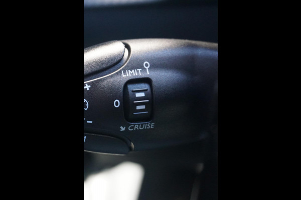 Peugeot 208 1.2 TURBO GT AUTOMAAT | Navigatie Pro | Climate control | Carplay | Camera |