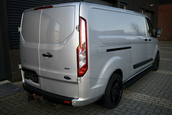 Ford Transit Custom 300 2.0 TDCI L2H1 | Camera | CarPlay | Raptor Edition | Stoelverwarming | Trekhaak | 3-Zitter | Nieuwe APK | Onderhoudsbeurt