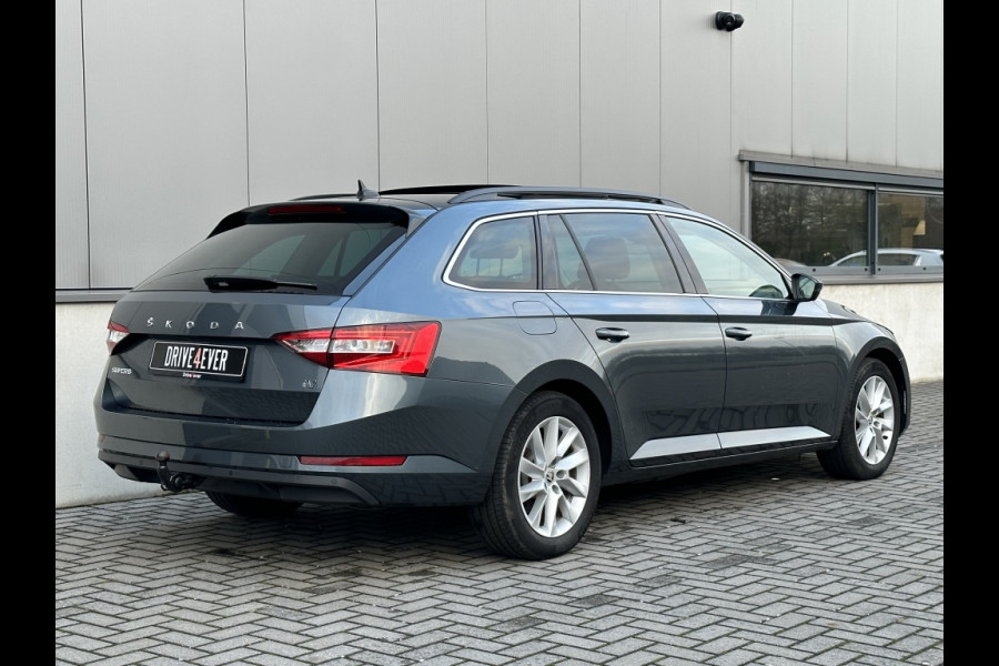 Škoda Superb Combi 1.4 TSI iV Sp. Bns PANO NAVI CR CONTROL TREKHAAK ECC PDC