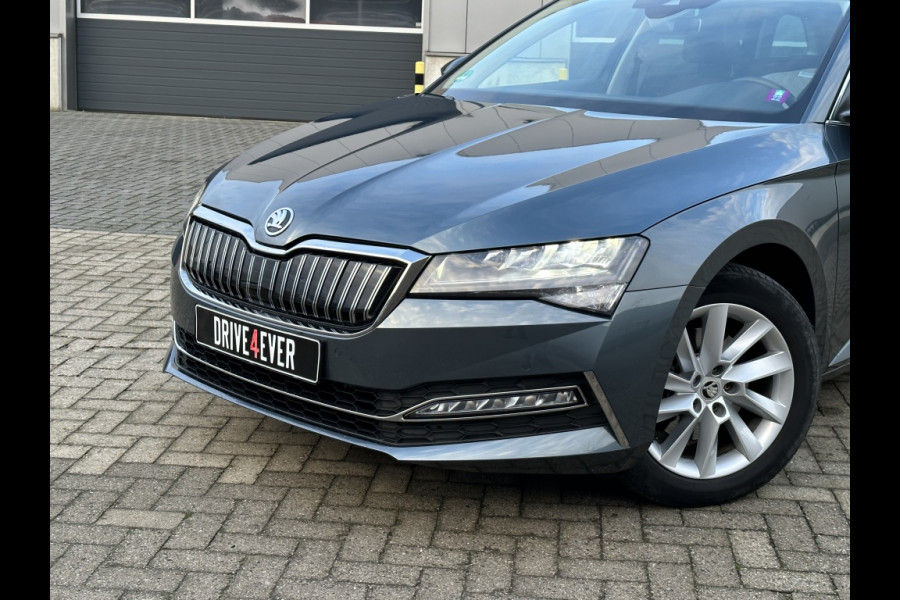 Škoda Superb Combi 1.4 TSI iV Sp. Bns PANO NAVI CR CONTROL TREKHAAK ECC PDC