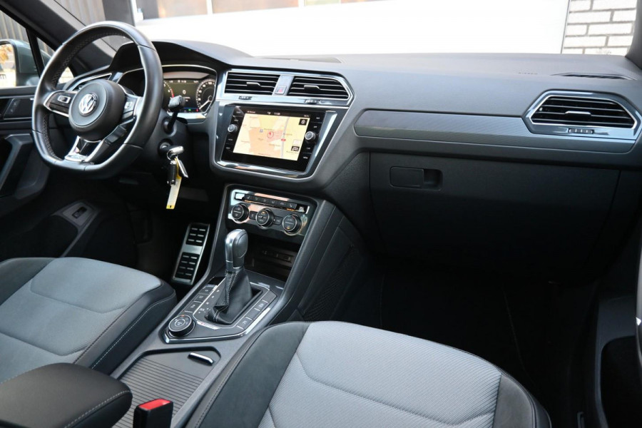 Volkswagen Tiguan 2.0 TSI 4Motion 2x R-LINE PANO Trekhaak Virtual '17