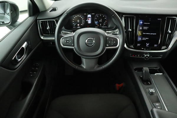 Volvo V60 B3 Momentum Advantage | Trekhaak | Carplay | Full LED | Navigatie | DAB+ | PDC | Climate control | Cruise control