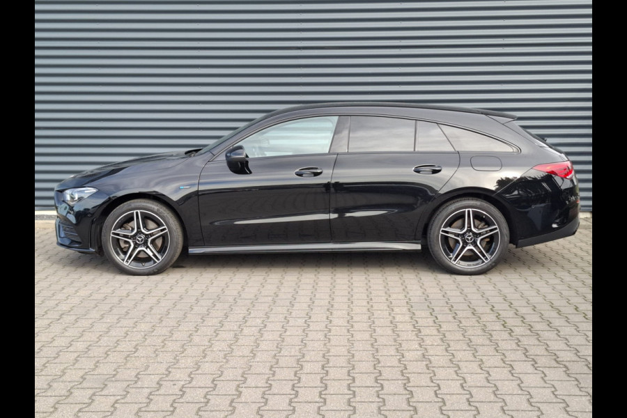 Mercedes-Benz CLA-Klasse Shooting Brake 250 e AMG Night Plug in Hybrid 218pk PHEV | Lederen Alcantara Sportstoelen | Trekhaak af Fabriek | Adaptive Cruise | Apple Carplay | Navigatie | 360 Camera |