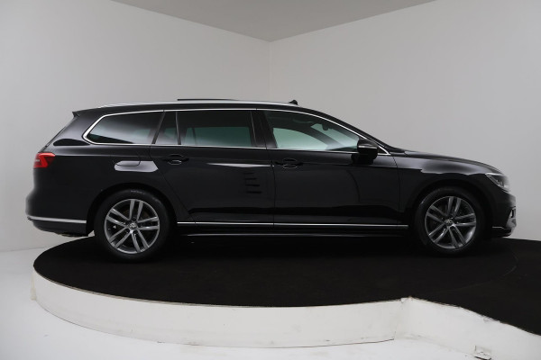 Volkswagen Passat Variant 1.5 TSI Highline Business R Automaat (PANORAMADAK, TREKHAAK, VIRTUAL, PDC, ADAPTIVE, NL-AUTO, GOED ONDH)