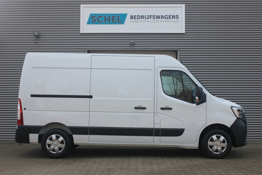 Renault Master T35 2.3 dCi 135pk L2H2 Work Edition - 2x Schuifdeur - Navigatie - Camera - Trekhaak - Parkeersensoren - Allseason - Rijklaar