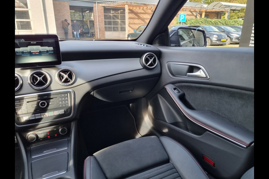 Mercedes-Benz CLA-Klasse 180 Business Solution AMG INCL BTW / CAMERA  / CRUISE /