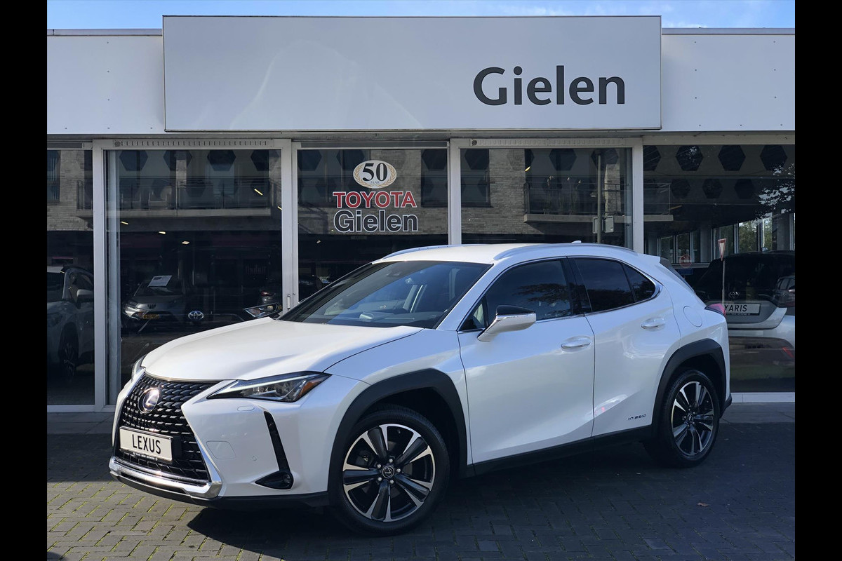 Lexus UX 250h 184pk Preference Line | Dodehoekherkenning, Parkeersensoren, Keyless, 18 inch, CarPlay, Stoel + Stuurverwarming