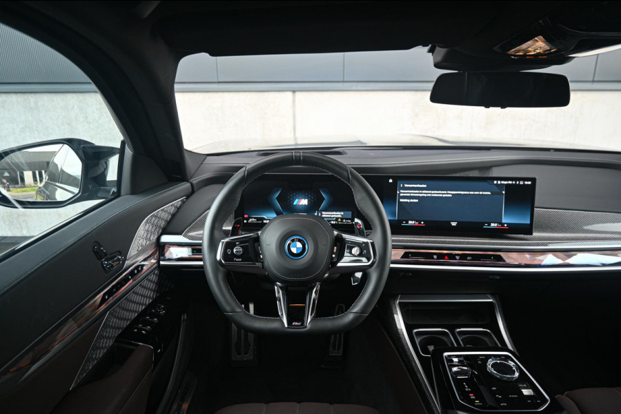 BMW 7 Serie M760e xDrive *Bowers & Wilkins / Panorama / Executive / HUD / Massage / Stoelventilatie*