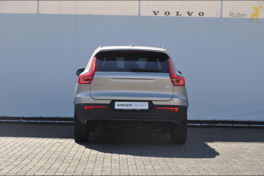 Volvo XC40 T5 262PK Automaat Recharge Ultimate Dark / Adaptieve Cruise Control / Parkeersensoren met Camera / Stoelverwarming / Stuurverwarming / Elektrische Achterklep / Elektrische Stoelen / BLIS / Getinte Ramen / Apple Carplay