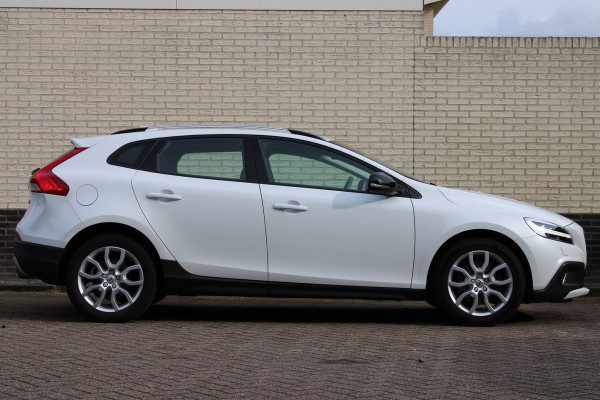 Volvo V40 Cross Country 1.5 T3 Nordic+ | Trekhaak | Navigatie | Camera | Dealer onderhouden