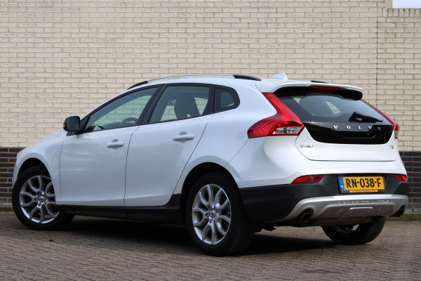 Volvo V40 Cross Country 1.5 T3 Nordic+ | Trekhaak | Navigatie | Camera | Dealer onderhouden