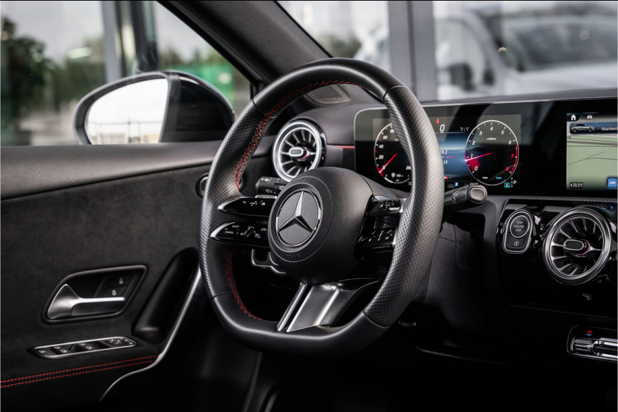 Mercedes-Benz A-Klasse A180 AMG Line FL - Panorama | ACC | Camera | Stoelverwarming