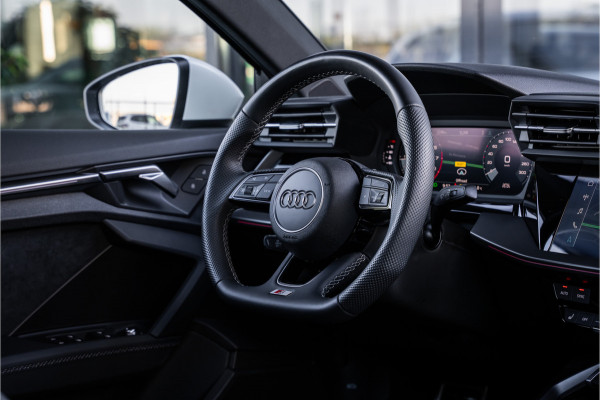 Audi S3 Sportback 2.0 TFSI quattro - Panorama | ACC | Stoelverwarming