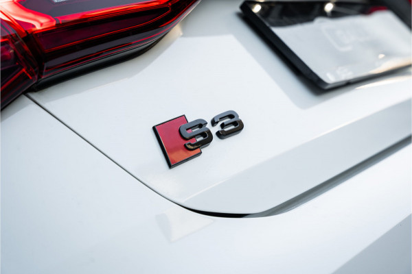 Audi S3 Sportback 2.0 TFSI quattro - Panorama | ACC | Stoelverwarming