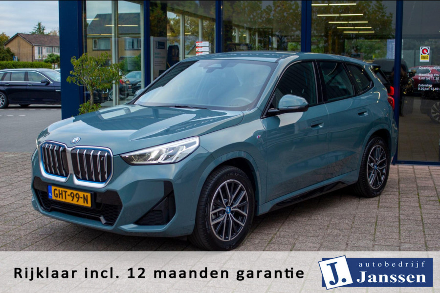 BMW iX1 XDrive30 67 kWh M-Sport | Prijs rijklaar incl. 12 mnd garantie | Camera Navi Pakeerhulp