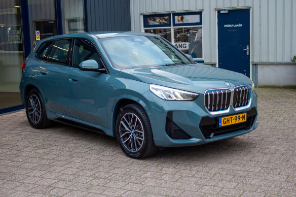 BMW iX1 XDrive30 67 kWh M-Sport | Prijs rijklaar incl. 12 mnd garantie | Camera Navi Pakeerhulp