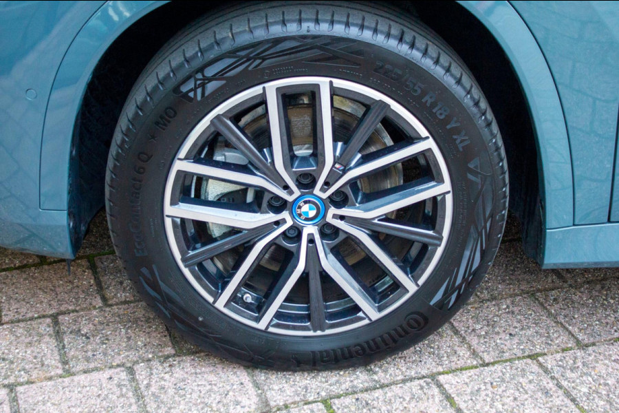 BMW iX1 XDrive30 67 kWh M-Sport | Prijs rijklaar incl. 12 mnd garantie | Camera Navi Pakeerhulp