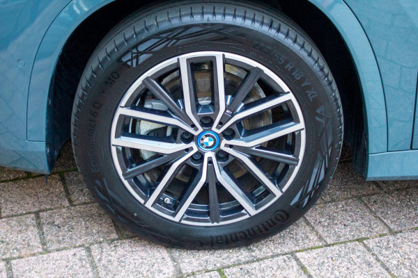 BMW iX1 XDrive30 67 kWh M-Sport | Prijs rijklaar incl. 12 mnd garantie | Camera Navi Pakeerhulp