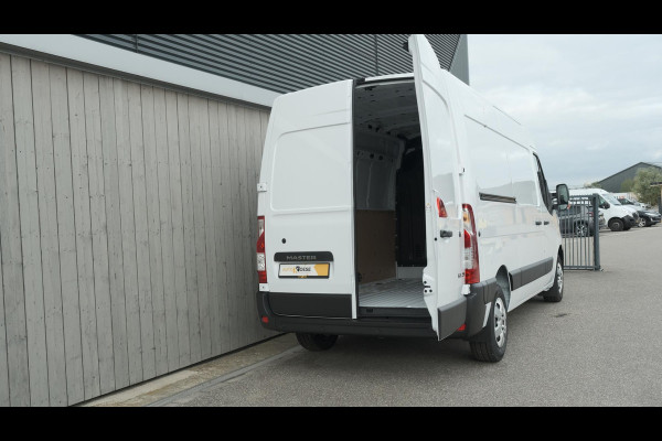 Renault Master T33 2.3 dCi 135 L2H2 Comfort | Direct Leverbaar | Navigatie | Parkeersensoren | Airco | Cruise Control